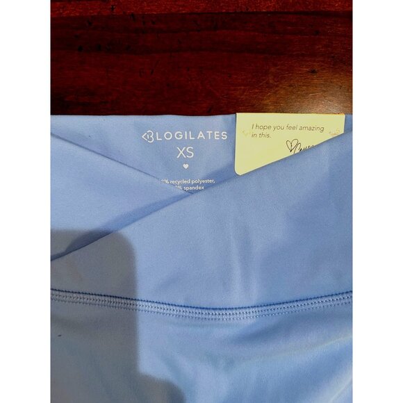 NEW Women's XS Blogilates Crisscross Scrunch Bike Shorts XS Cool Blue - Picture 3 of 3